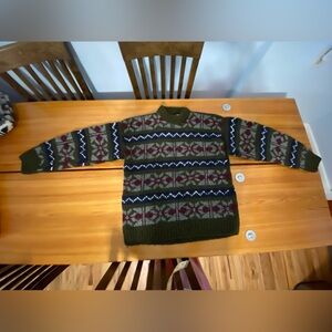 Men’s wool sweater handmade in Ecuador